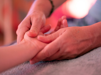 massage ayurvedique des mains 