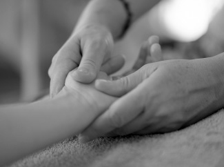 massage des mains en entreprise